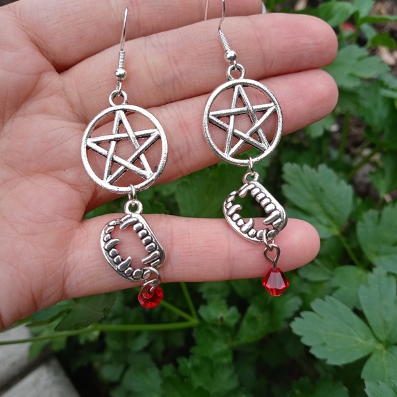 handmade Jewelry - Vampire earrings